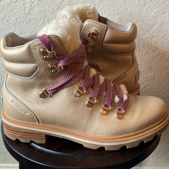 Sorel: Lennox Hiker Lux Booties - Fungi-Gold Conquest Sherpa- 9.5 - Picture 1 of 16